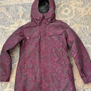Women's Oakley Snowboarding Jacket in Burgundy